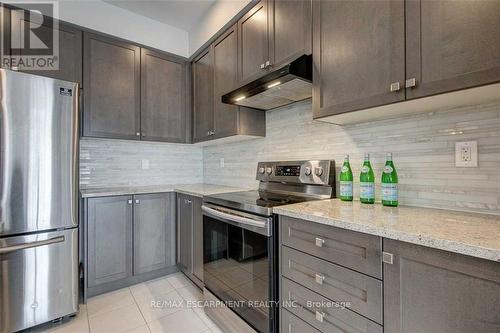 8 Queen Mary Boulevard, Hamilton, ON - Indoor Photo Showing Kitchen With Upgraded Kitchen