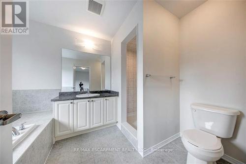 8 Queen Mary Boulevard, Hamilton, ON - Indoor Photo Showing Bathroom