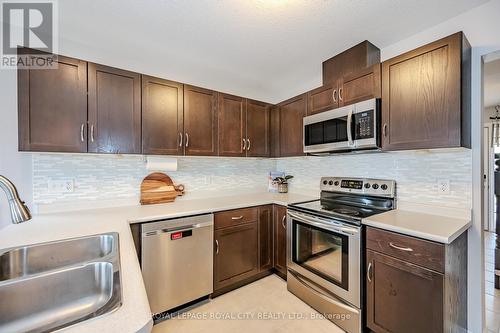 3 Creekside Drive, Guelph, ON - Indoor Photo Showing Kitchen With Double Sink