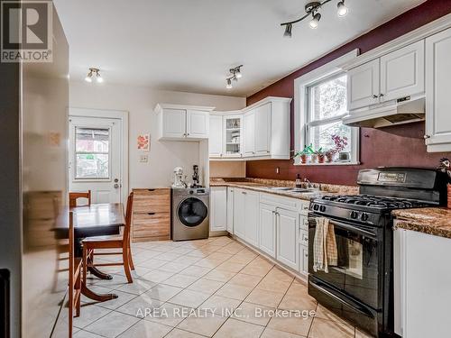 71 Oak Avenue, Hamilton, ON - Indoor Photo Showing Kitchen