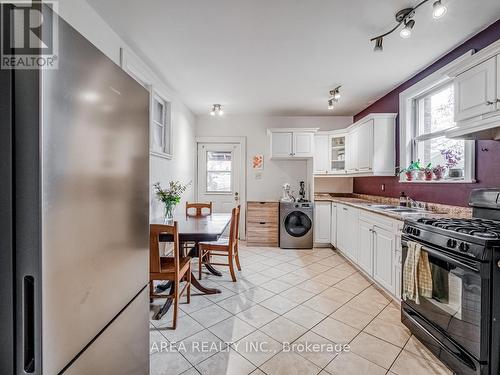71 Oak Avenue, Hamilton, ON - Indoor Photo Showing Kitchen