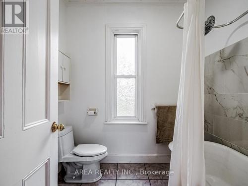 71 Oak Avenue, Hamilton, ON - Indoor Photo Showing Bathroom