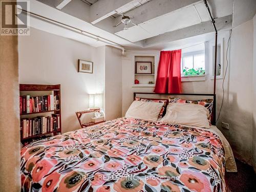 71 Oak Avenue, Hamilton, ON - Indoor Photo Showing Bedroom