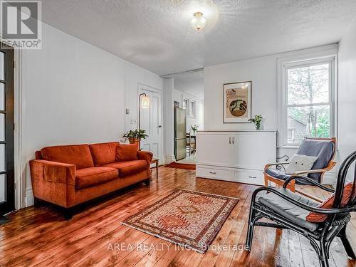 71 Oak Avenue, Hamilton, ON - Indoor Photo Showing Living Room
