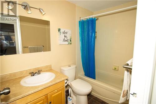 Main 4 piece bath. - 365 Pioneer Drive Unit# 22, Kitchener, ON - Indoor Photo Showing Bathroom