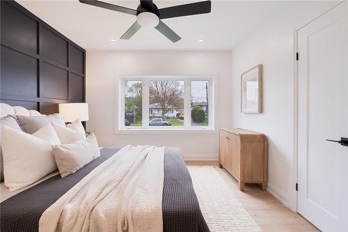221 Federal Street, Hamilton, ON - Indoor Photo Showing Bedroom