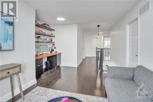 191 Lamprey Street, Ottawa, ON - Indoor Photo Showing Living Room