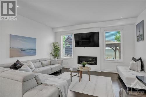 191 Lamprey Street, Ottawa, ON - Indoor Photo Showing Living Room With Fireplace