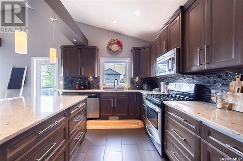 405 Clubhouse Boulevard W, Warman, SK - Indoor Photo Showing Kitchen With Upgraded Kitchen