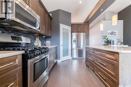 405 Clubhouse Boulevard W, Warman, SK - Indoor Photo Showing Kitchen With Upgraded Kitchen