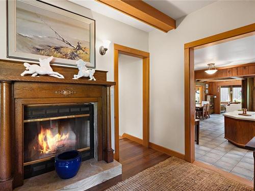 1560 Winchester Rd, Qualicum Beach, BC - Indoor Photo Showing Other Room With Fireplace