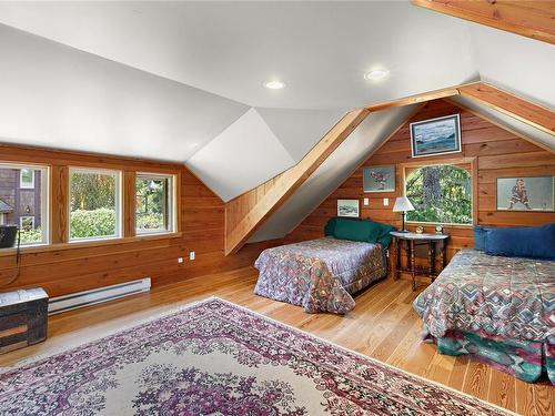1560 Winchester Rd, Qualicum Beach, BC - Indoor Photo Showing Bedroom