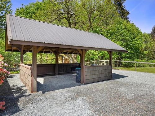1560 Winchester Rd, Qualicum Beach, BC - Outdoor With Backyard