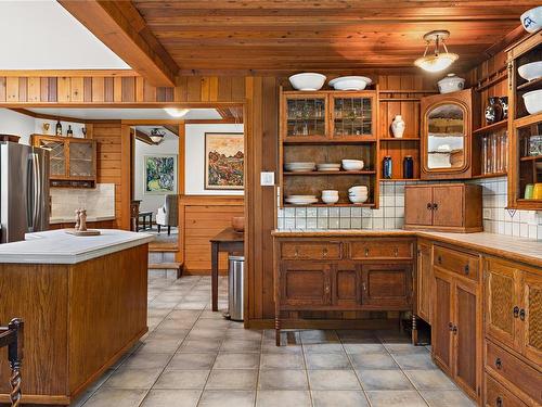 1560 Winchester Rd, Qualicum Beach, BC - Indoor Photo Showing Kitchen