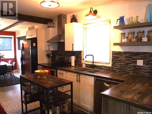 201 Main Street, Leader, SK - Indoor Photo Showing Kitchen With Double Sink