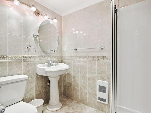 Bathroom - 7475 Rue Trudeau, Brossard, QC - Indoor Photo Showing Bathroom