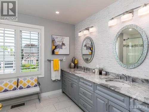 Gorgeous family bath. - 9 Kinalea Crescent, Stittsville, ON - Indoor Photo Showing Bathroom