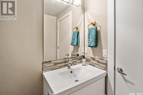 530 120 23Rd Street E, Saskatoon, SK - Indoor Photo Showing Bathroom