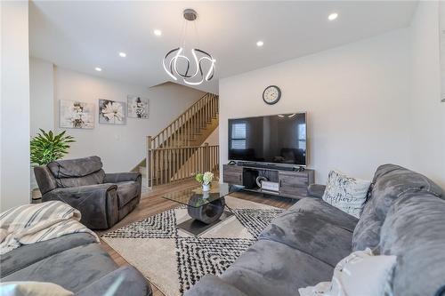 3293 Homestead Drive, Hamilton, ON - Indoor Photo Showing Living Room