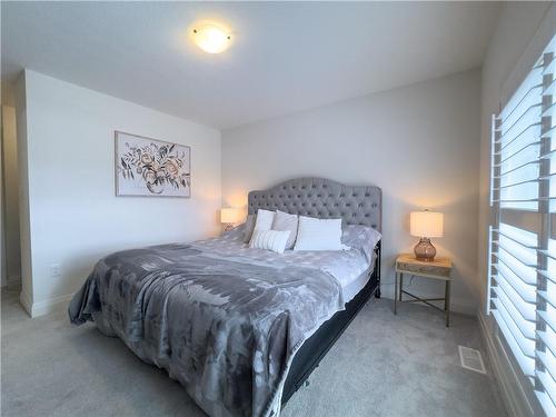 3293 Homestead Drive, Hamilton, ON - Indoor Photo Showing Bedroom