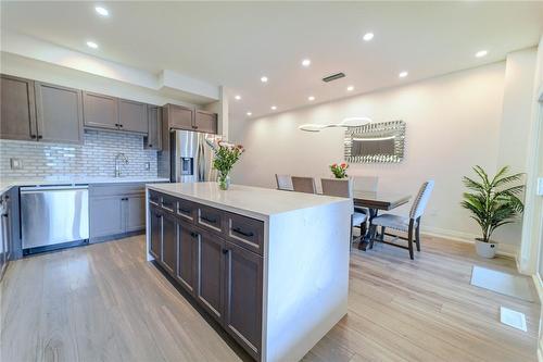 3293 Homestead Drive, Hamilton, ON - Indoor Photo Showing Kitchen With Stainless Steel Kitchen With Upgraded Kitchen