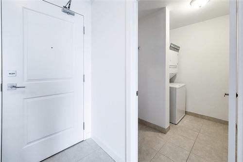 2490 Old Bronte Road|Unit #714, Oakville, ON - Indoor Photo Showing Laundry Room