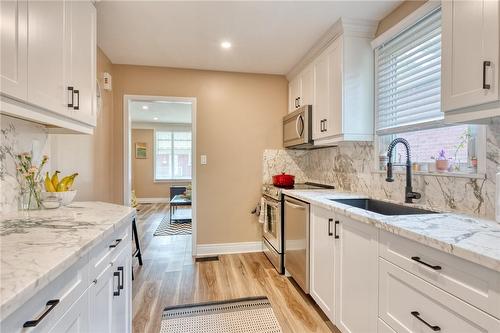 114 Salem Avenue, Hamilton, ON - Indoor Photo Showing Kitchen With Upgraded Kitchen