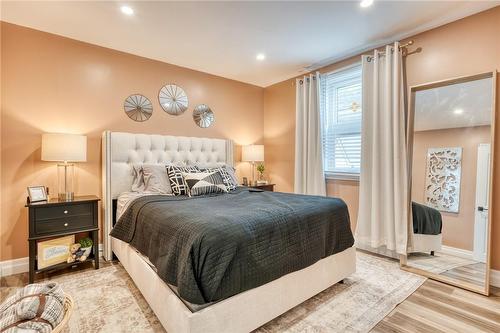 114 Salem Avenue, Hamilton, ON - Indoor Photo Showing Bedroom