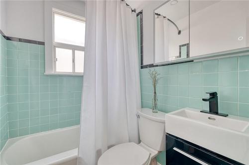 4 pc Washroom - 114 Salem Avenue, Hamilton, ON - Indoor Photo Showing Bathroom
