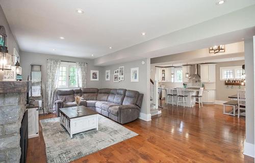 6 Lincoln Avenue, Brantford, ON - Indoor Photo Showing Living Room