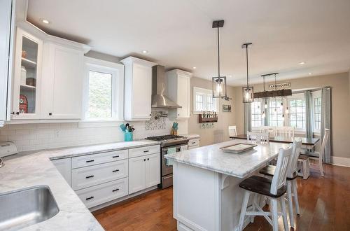 6 Lincoln Avenue, Brantford, ON - Indoor Photo Showing Kitchen With Upgraded Kitchen