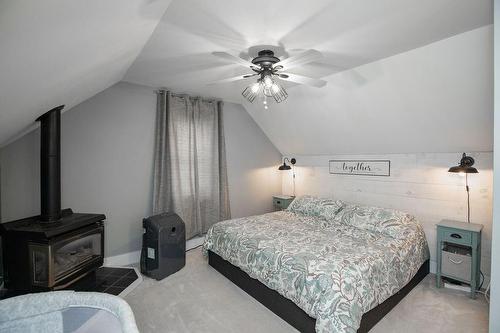 6 Lincoln Avenue, Brantford, ON - Indoor Photo Showing Bedroom