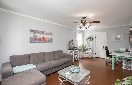 6 Lincoln Avenue, Brantford, ON - Indoor Photo Showing Living Room