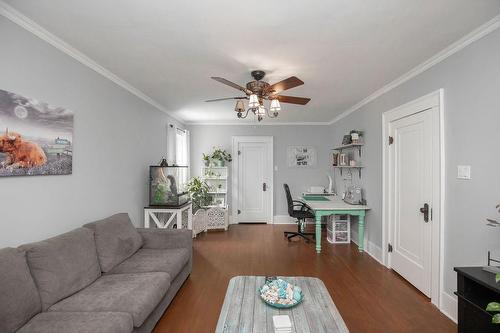 6 Lincoln Avenue, Brantford, ON - Indoor Photo Showing Living Room