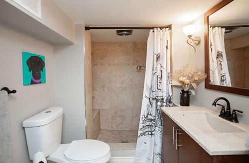 6 Lincoln Avenue, Brantford, ON - Indoor Photo Showing Bathroom