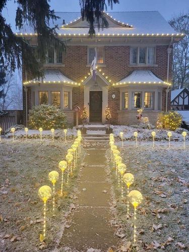 Beautifully done at Christmas time. - 6 Lincoln Avenue, Brantford, ON - Outdoor