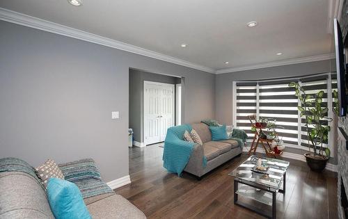 265 Fruitland Road, Stoney Creek, ON - Indoor Photo Showing Living Room