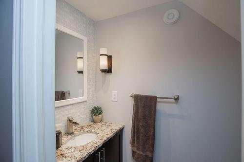 265 Fruitland Road, Stoney Creek, ON - Indoor Photo Showing Bathroom