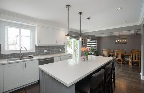 265 Fruitland Road, Stoney Creek, ON - Indoor Photo Showing Kitchen With Upgraded Kitchen