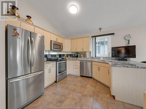 3361 Souilliere, Windsor, ON - Indoor Photo Showing Kitchen