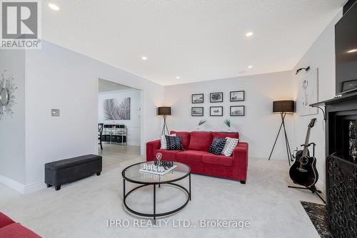 204 Main Street S, Halton Hills, ON - Indoor Photo Showing Living Room