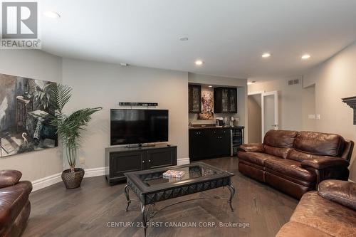 90 Carriage Hill Drive, London, ON - Indoor Photo Showing Living Room