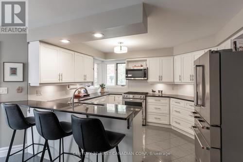 90 Carriage Hill Drive, London, ON - Indoor Photo Showing Kitchen With Stainless Steel Kitchen With Upgraded Kitchen