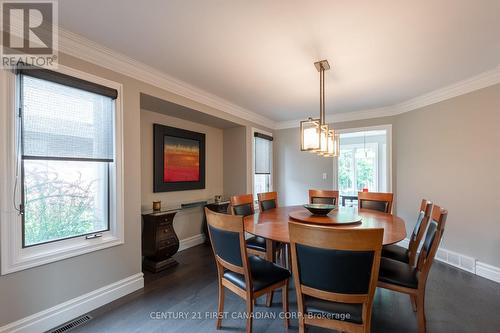 90 Carriage Hill Drive, London, ON - Indoor Photo Showing Dining Room