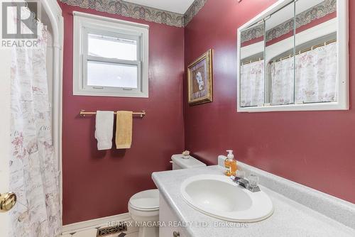 976 Colette Road, Fort Erie, ON - Indoor Photo Showing Bathroom