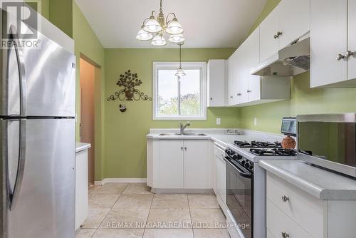 976 Colette Road, Fort Erie, ON - Indoor Photo Showing Kitchen With Double Sink