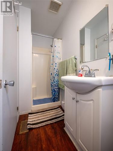 72 Pennywell Road, St. John'S, NL - Indoor Photo Showing Bathroom
