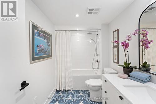 501 - 955 Millwood Road, Toronto, ON - Indoor Photo Showing Bathroom