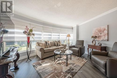 706 - 712 Rossland Road E, Whitby, ON - Indoor Photo Showing Living Room