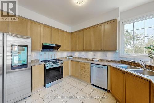 33 Storybook Crescent, Markham, ON - Indoor Photo Showing Kitchen With Double Sink